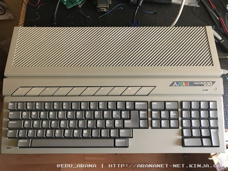 Illustration for article titled Instalando una CT60e y tuneando un Atari Falcon